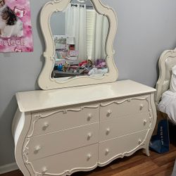 Girl's Bedframe, Mirror & Dresser 