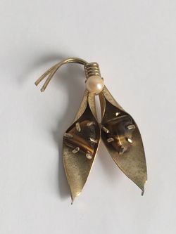 Vintage Style pretty Brooch