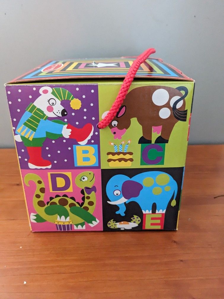 NEW Melissa & Doug Deluxe 10Piece Alphabet Nesting and Stacking Blocks