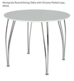 Round dining table