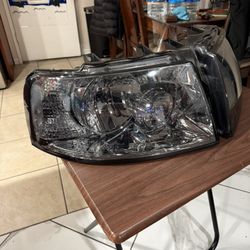 2003 Ford Expedition Headlights 