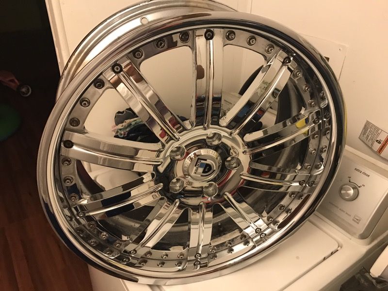 20 inch came off a cadillac 5 lugz