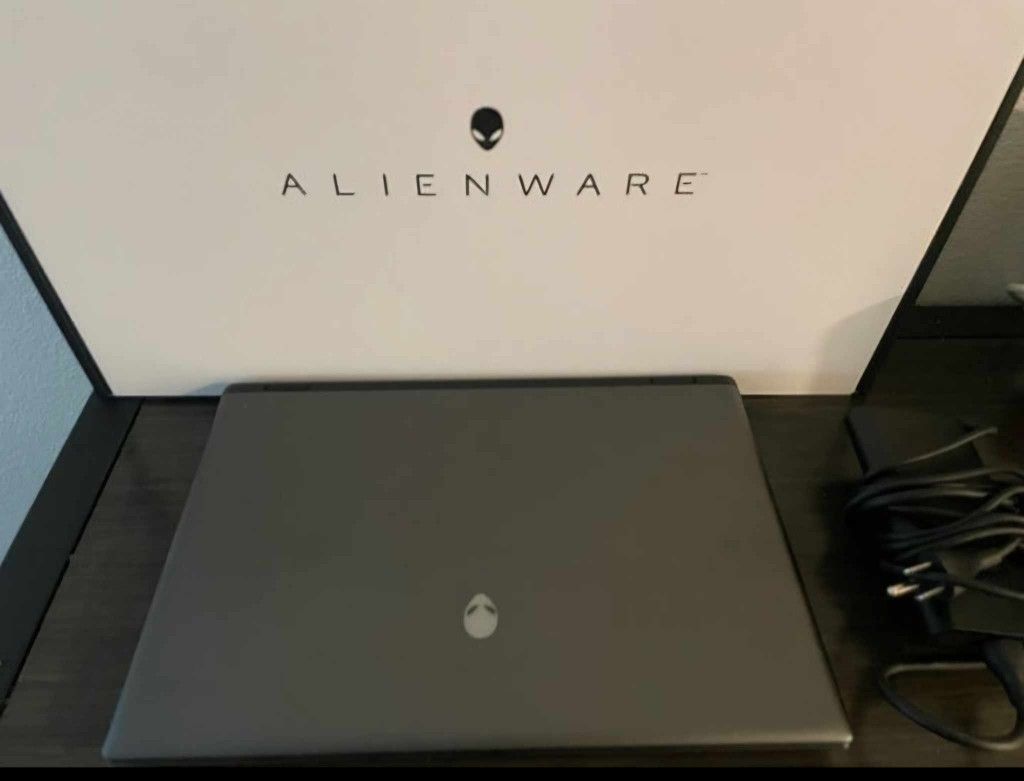 Alienware M16 R2