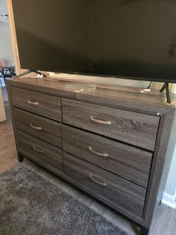 Beautiful Dresser Gray Oak/ 6 drawers