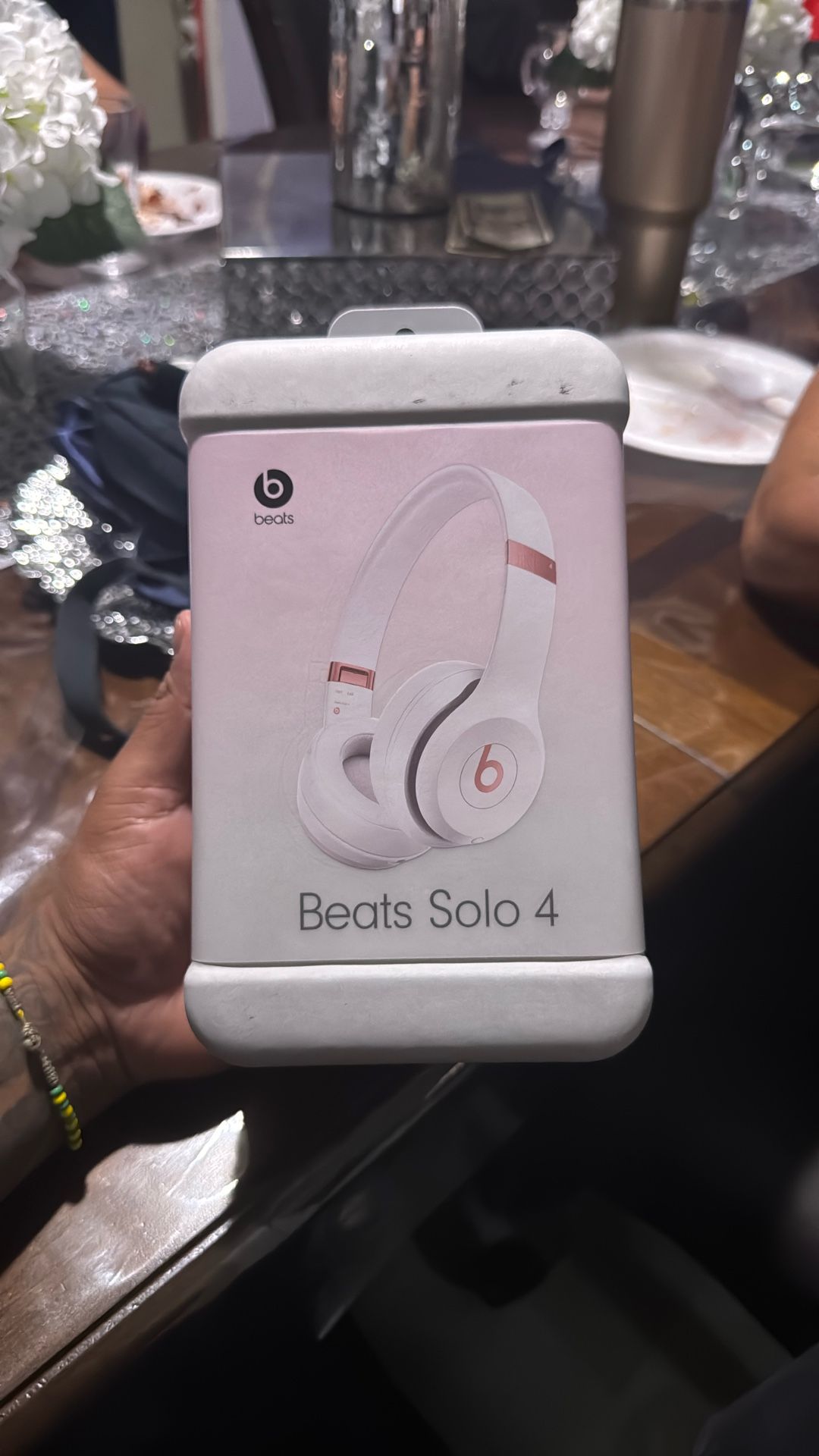 Beats Solo 4