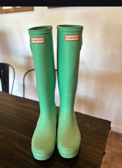 Women’s Hunter Rain Boots Size 9