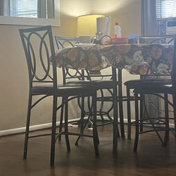 Round Table Four Sits 