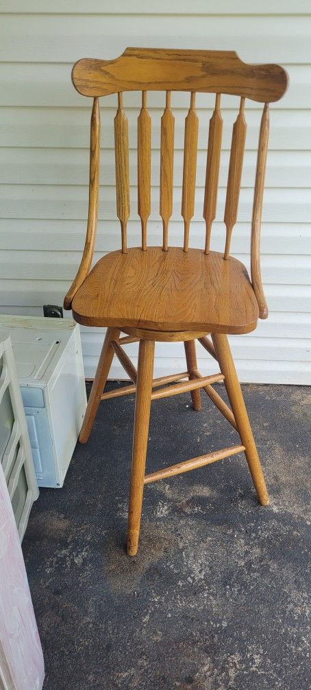 1 Bar Stool