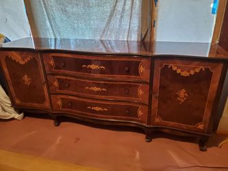 dresser set made in hungry.  3 piece Heavy duty wood.