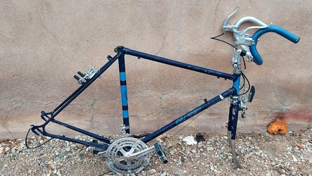 Vintage Raleigh Road Bike – Late 1970s to Mid 1980s