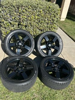 Ford F-150 SVT Lightning SVE Wheels & Tires - 20x9” Gloss Black - Nitto Tires