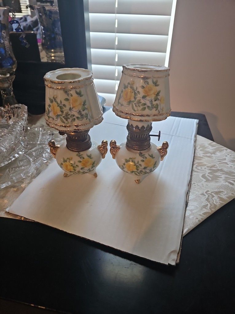 VINTAGE SMALL MINIATURE  HURRICANE LAMP MADE IN JAPAN WEST