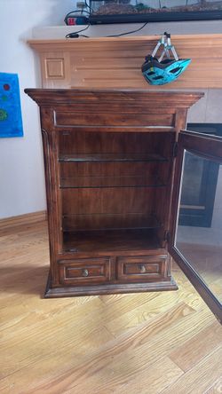 Golf ball cabinet for display
