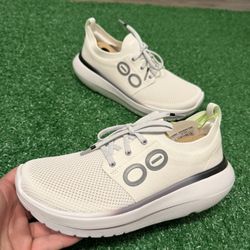 Brand New Oofos Women’s Oomy Stride White/Black Size7.5 $190 MSRP Athletic Shoes