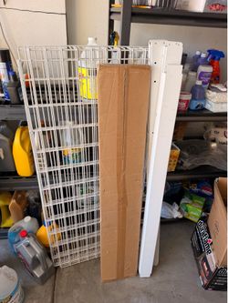 Adjustable storage rack