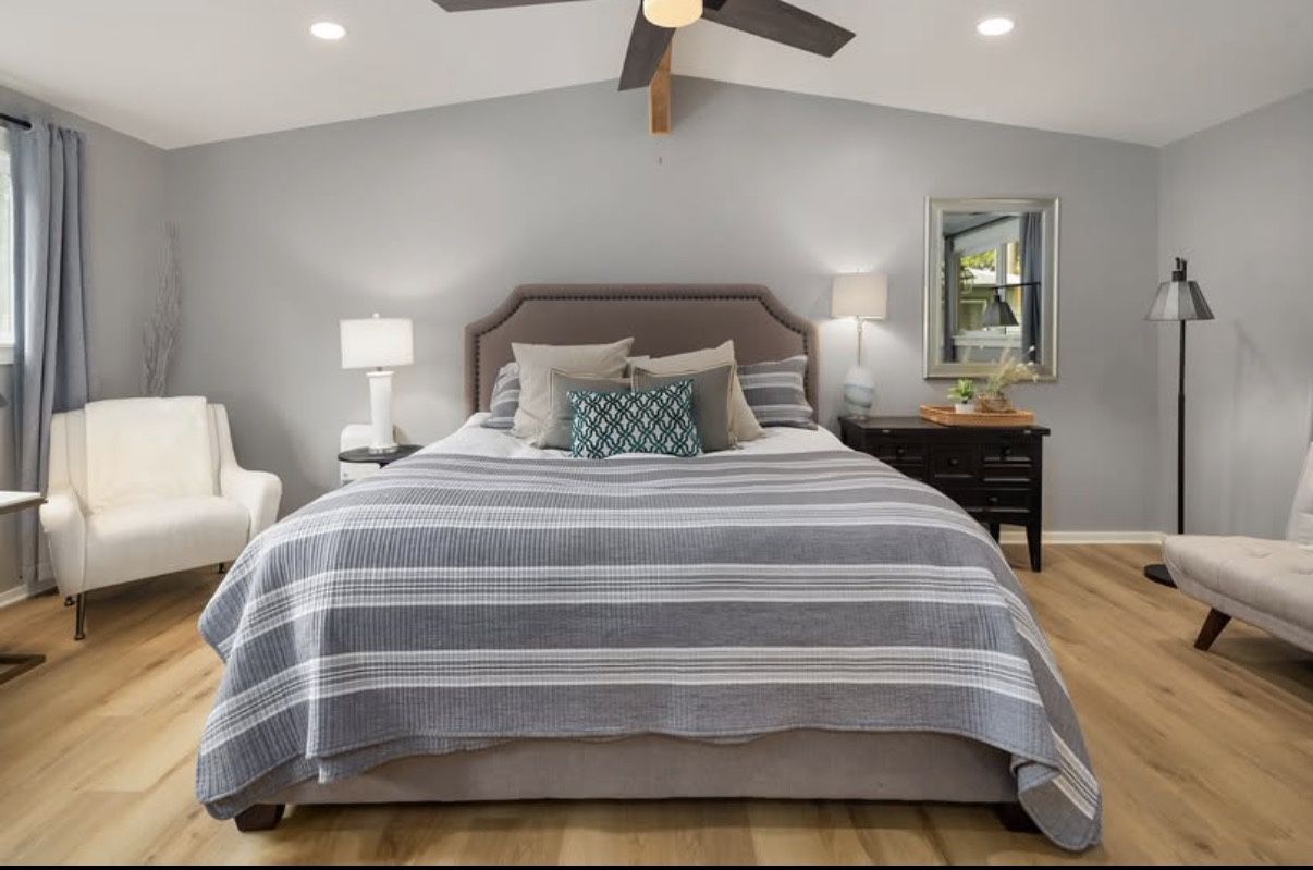 King Bed And Box Springs And Free King Mattress 