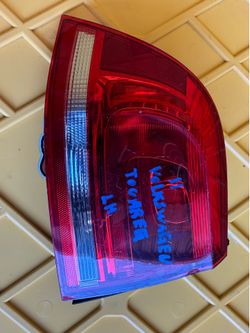 2011 volkswagen touareg rear driver side taillight