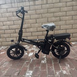 Folding electric bicycle