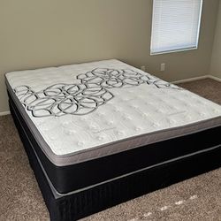 King size mattress pillow top new