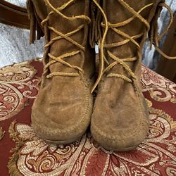 Minnetonka Fringe Lace Up Moccasin Boots Shoes