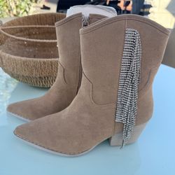 Cowgirl boots size 6 women’s size