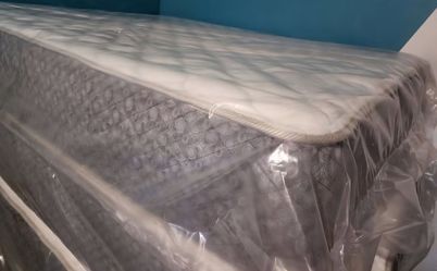 Free delivery! Liquidation Sale! Brand New Queen Size 12 Inches Thick Mattress
