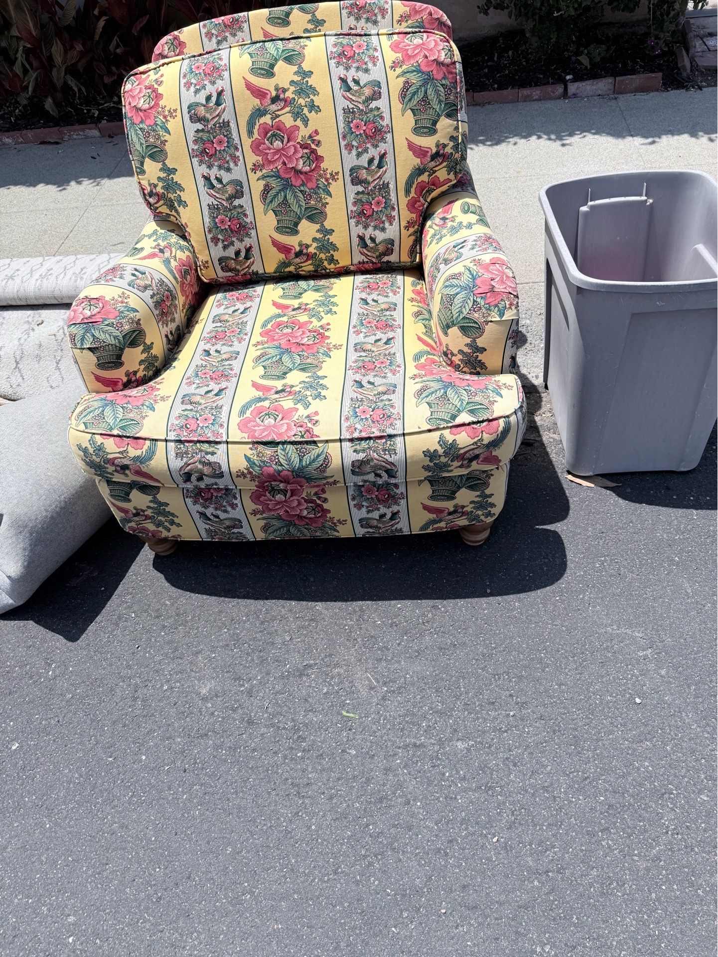 Like new large side chair