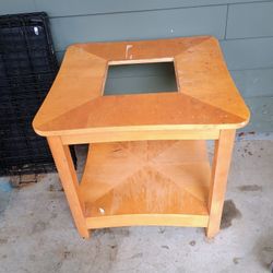Sturdy End Table With Glass Insert