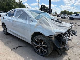 2016 Chrysler 200 C 3.6L For Parts