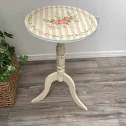 Small cute table $15
