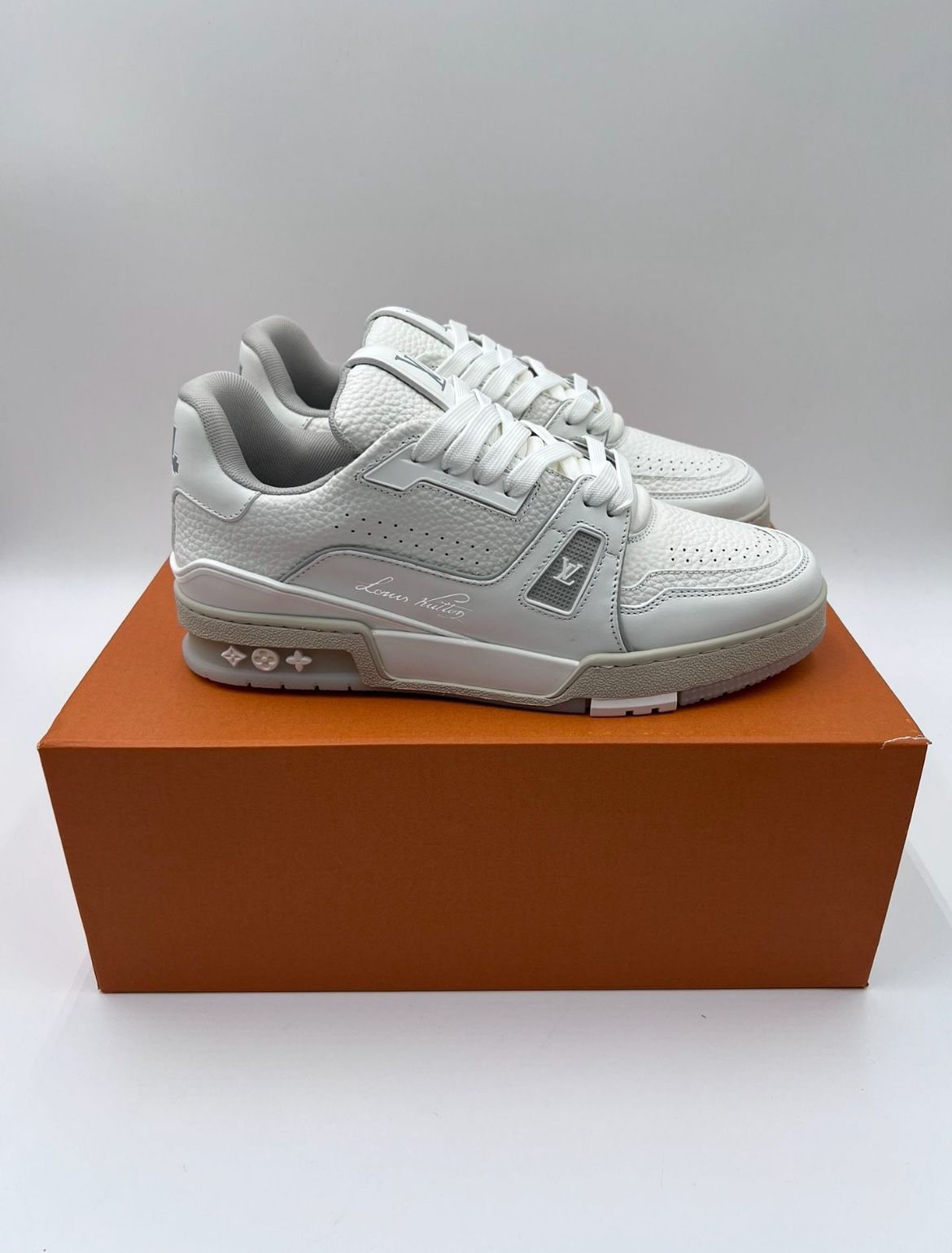 Lv 10 1/2 Men’s Trainer Sneakers 200