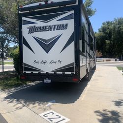 2018 351 GRAND DESIGN MOMENTUM