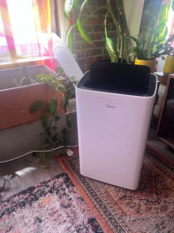 Midea A/C unit (like new)