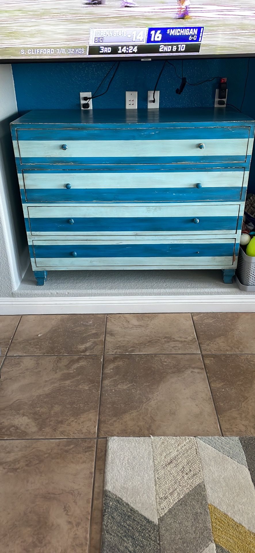 BEAUTIFUL VINTAGE BEACH BLUE STRIPED CHEST