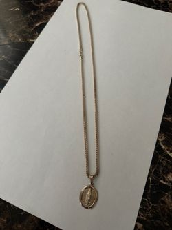 Cadena con medalla de plata 24”