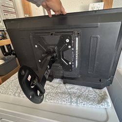31 Inch Insignia Tv With Wallmount