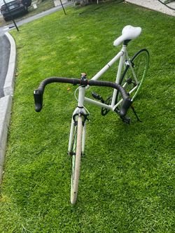 BICYCLE  GREAT BICYCLE  I PAID $450   Selling only for $200