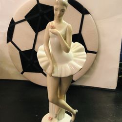 Vintage Reguena Of Valencia’s For Lladoro Porcelains Bellerina Sculptor 