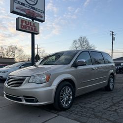 2013 Chrysler Town & Country Touring-L