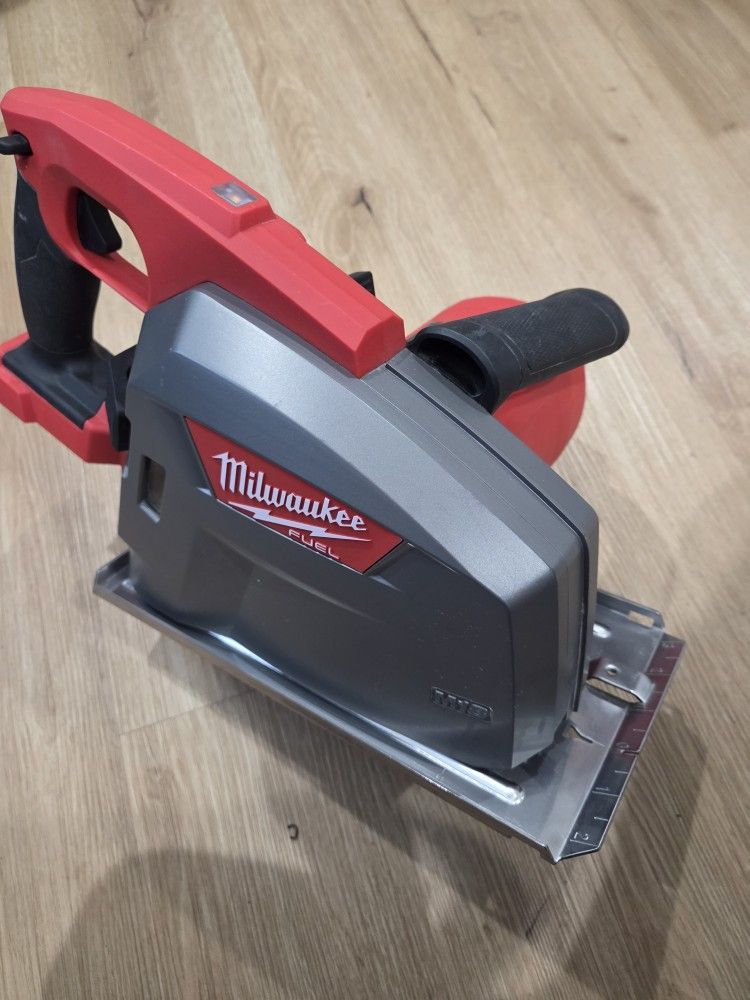 MILWAUKEE M18 MITER SAW