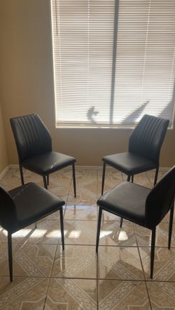 Set of 4 Modern Black Dining Chairs – Great Condition