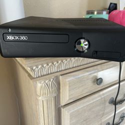 Xbox 360 Slim - Black - Tested. Power Brick + HDMI