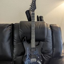 Lightning Style Electric Guitar with Power Cord Bag Plectrums Black 