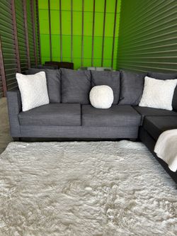 Nice grey sectional sofa couch (DELIVERY AVAILABLE)