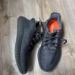 YEEZY BOOST 350 V2 MONO CINDER