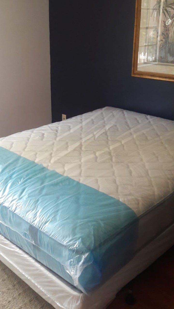 NEW QUEEN MATTRESS AND BOX SPRING. FREE DELIVERY 🚚
