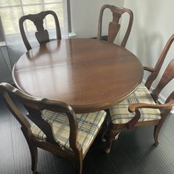 Dining Table With 2 Leaves 