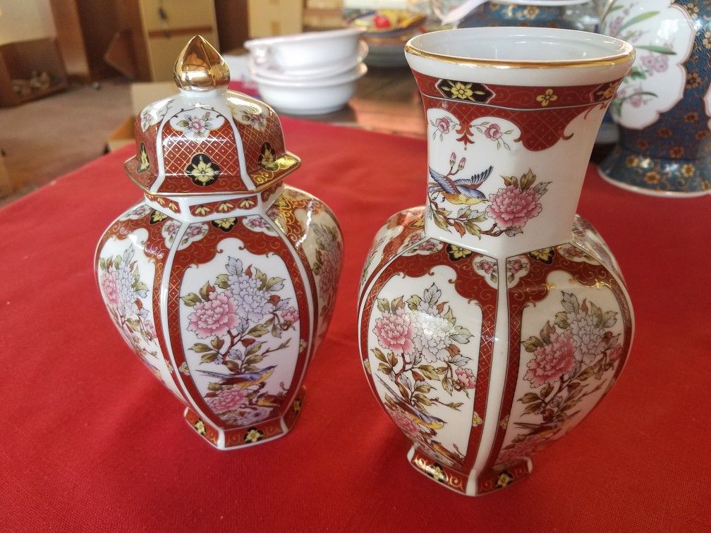 Toyo Japan 6 sided ginger jar with lid and 6 sided vase with bird on flowering branch design A59V864