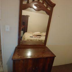 Dresser With Mirror