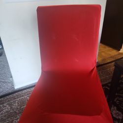 Table Clothes Round 12, Square 6 ,80 Golden Plates Stanable For Events. And red Rug Of 130 Ft.